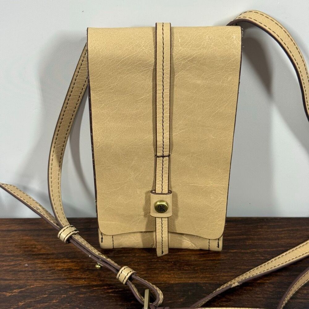 Hobo Women’s cream yellow leather shoulder phone wallet purse 7x4x1.5”
